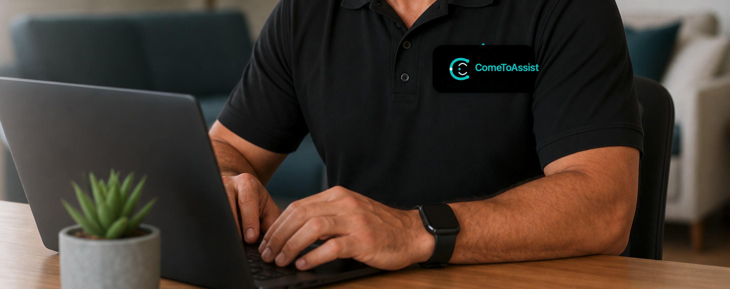 ComeToAssist technician providing laptop and computer support in a Coachella Valley home
